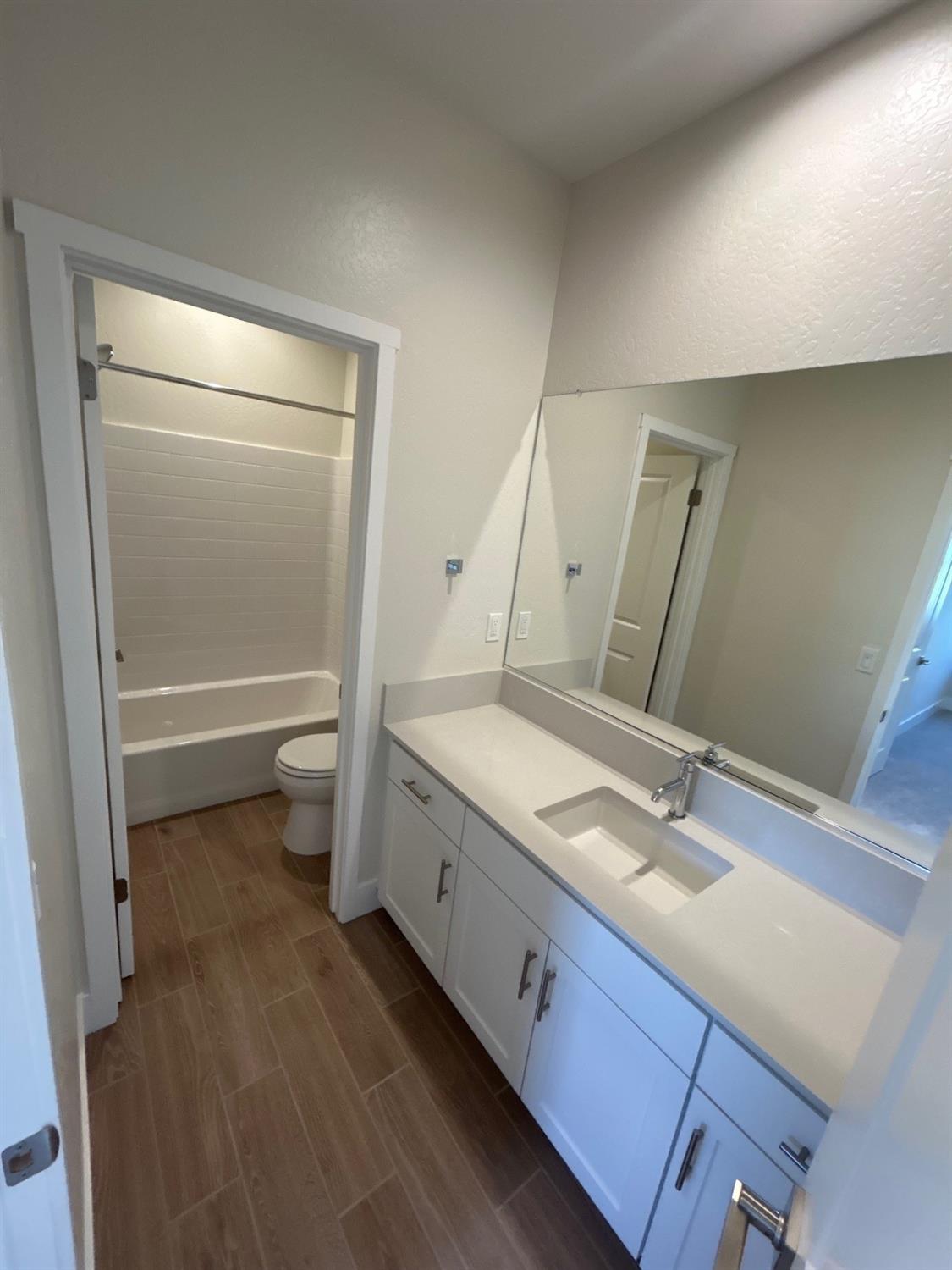 2822 E Corteza Dr, Fresno, CA 93730