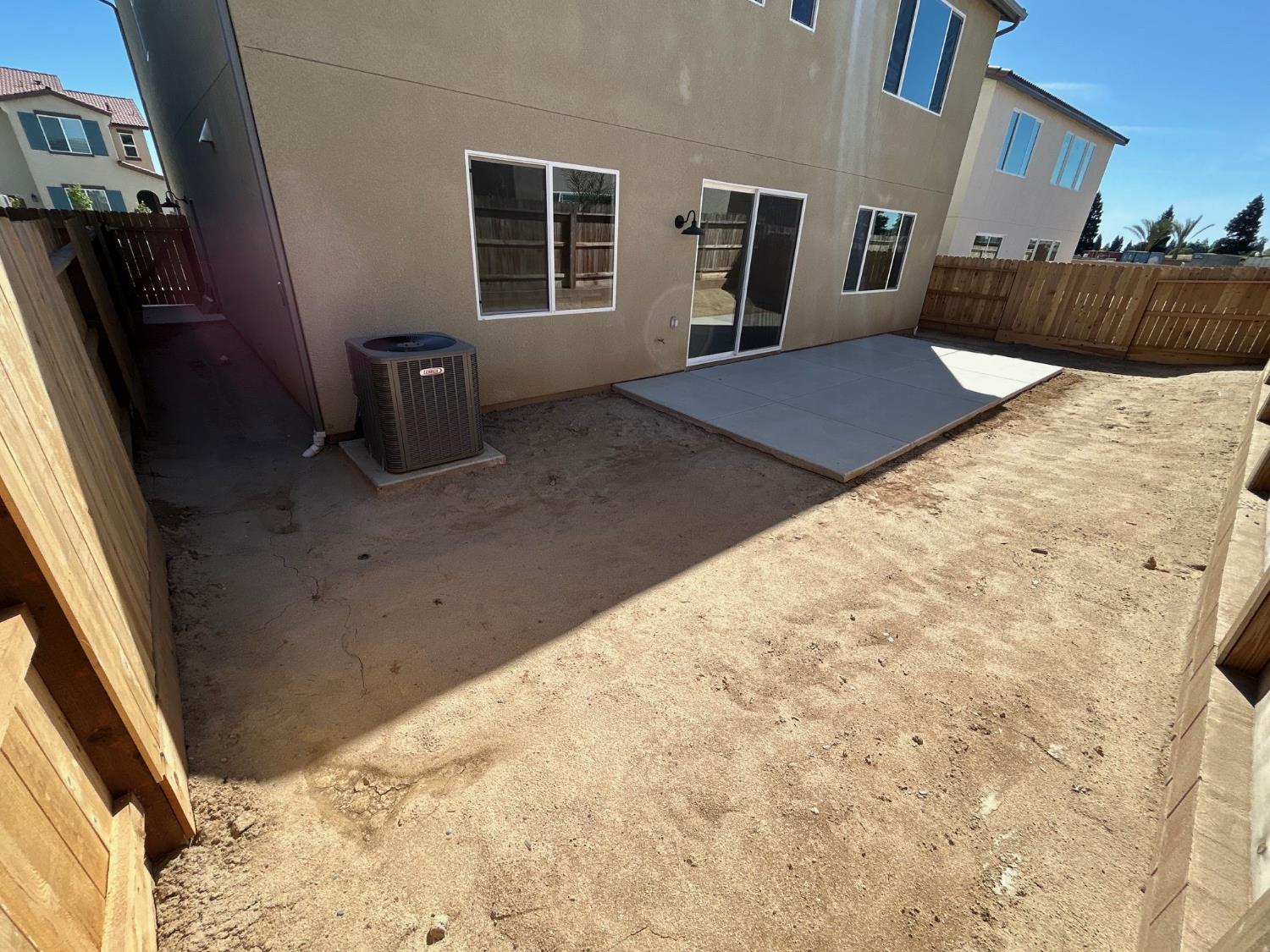 2822 E Corteza Dr, Fresno, CA 93730