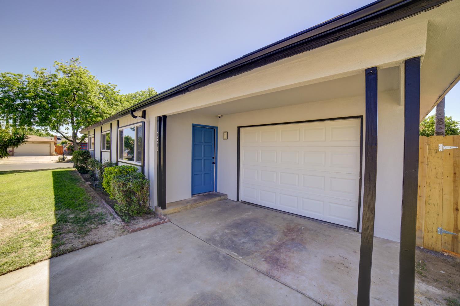 3231 W Indianapolis Ave, Fresno, CA 93722