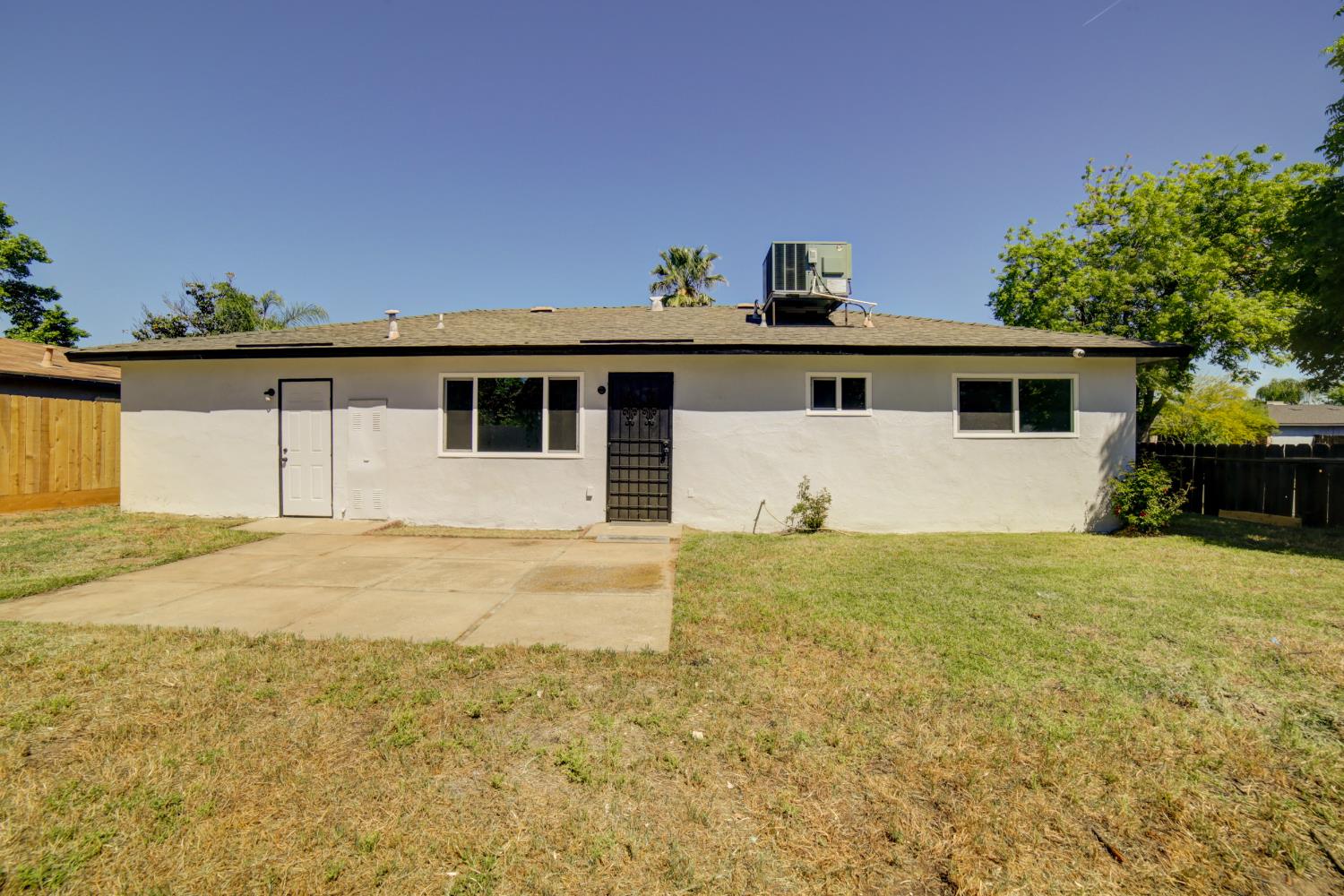 3231 W Indianapolis Ave, Fresno, CA 93722
