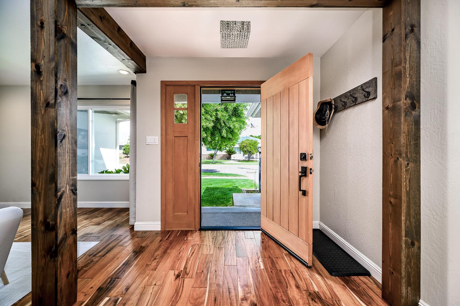 1461 E Vartikian Ave, Fresno, CA 93710