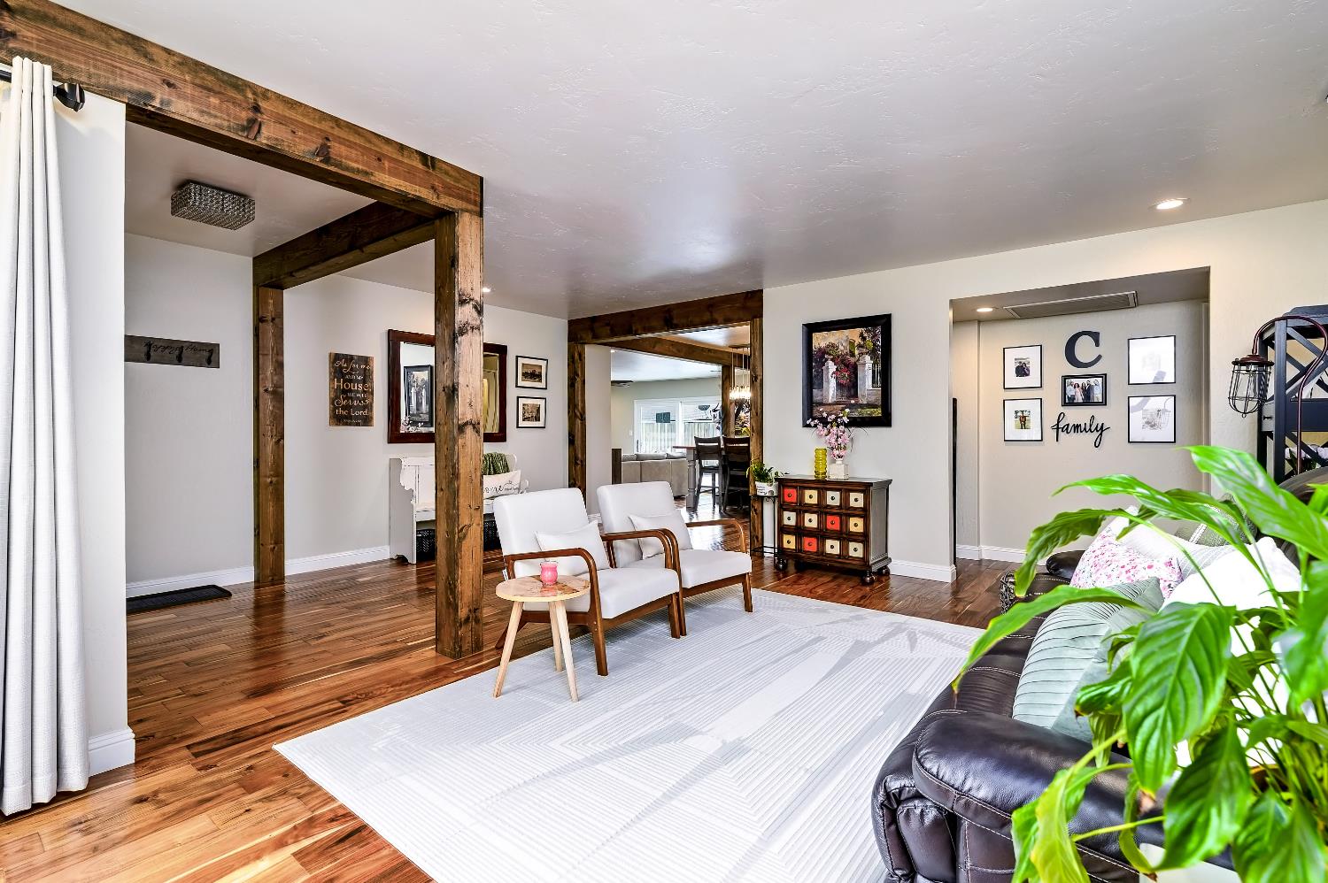 1461 E Vartikian Ave, Fresno, CA 93710