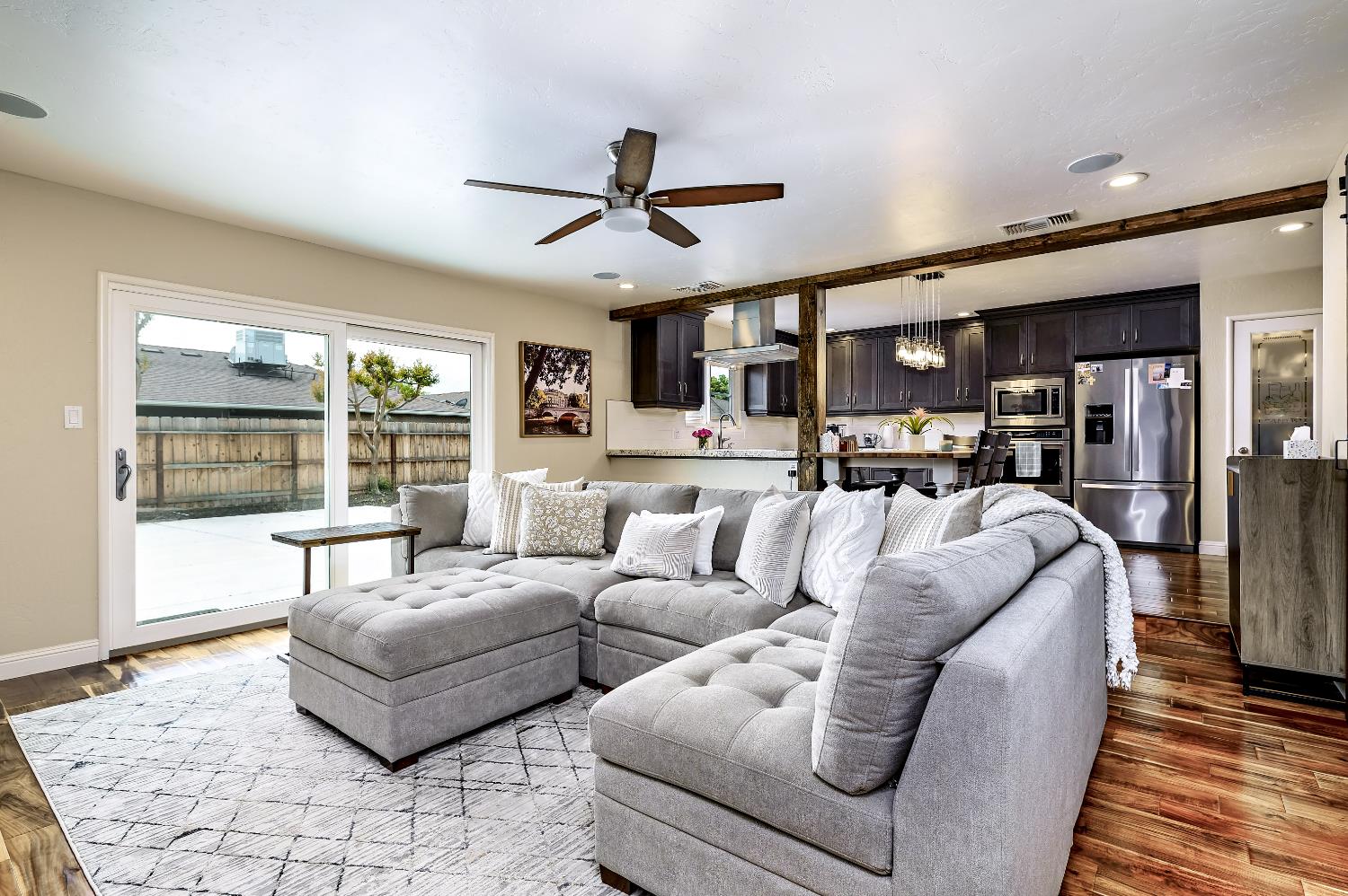 1461 E Vartikian Ave, Fresno, CA 93710