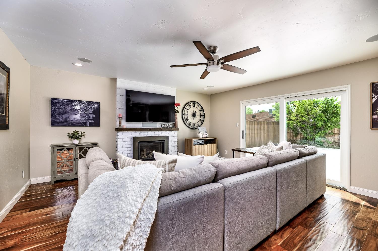 1461 E Vartikian Ave, Fresno, CA 93710