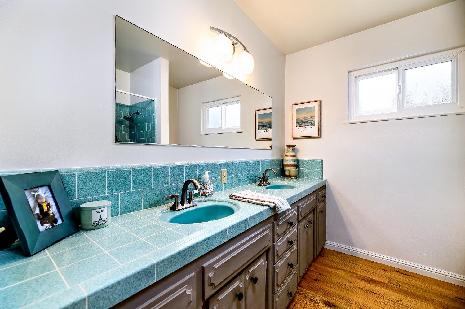 1461 E Vartikian Ave, Fresno, CA 93710