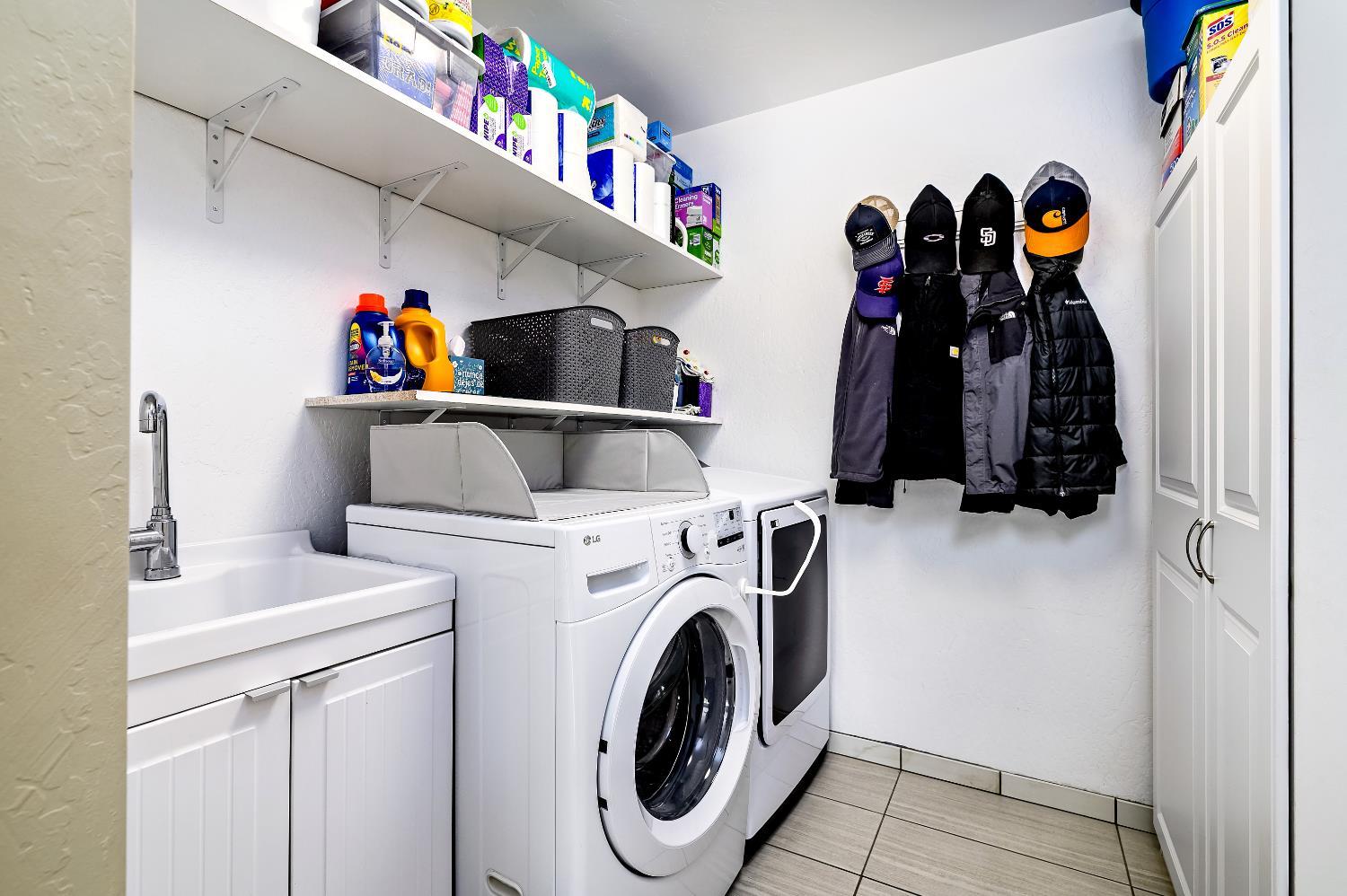 1461 E Vartikian Ave, Fresno, CA 93710