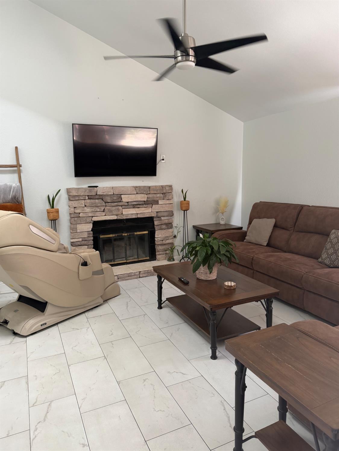 2778 N Selland Ave, Fresno, CA 93722