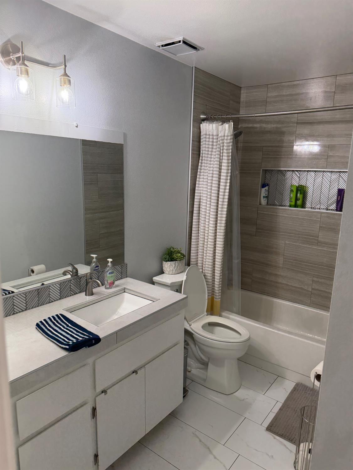 2778 N Selland Ave, Fresno, CA 93722