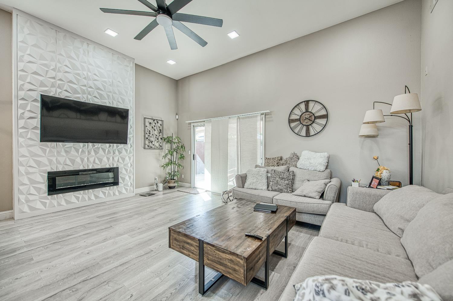 10373 N Baird Ave, Fresno, CA 93730