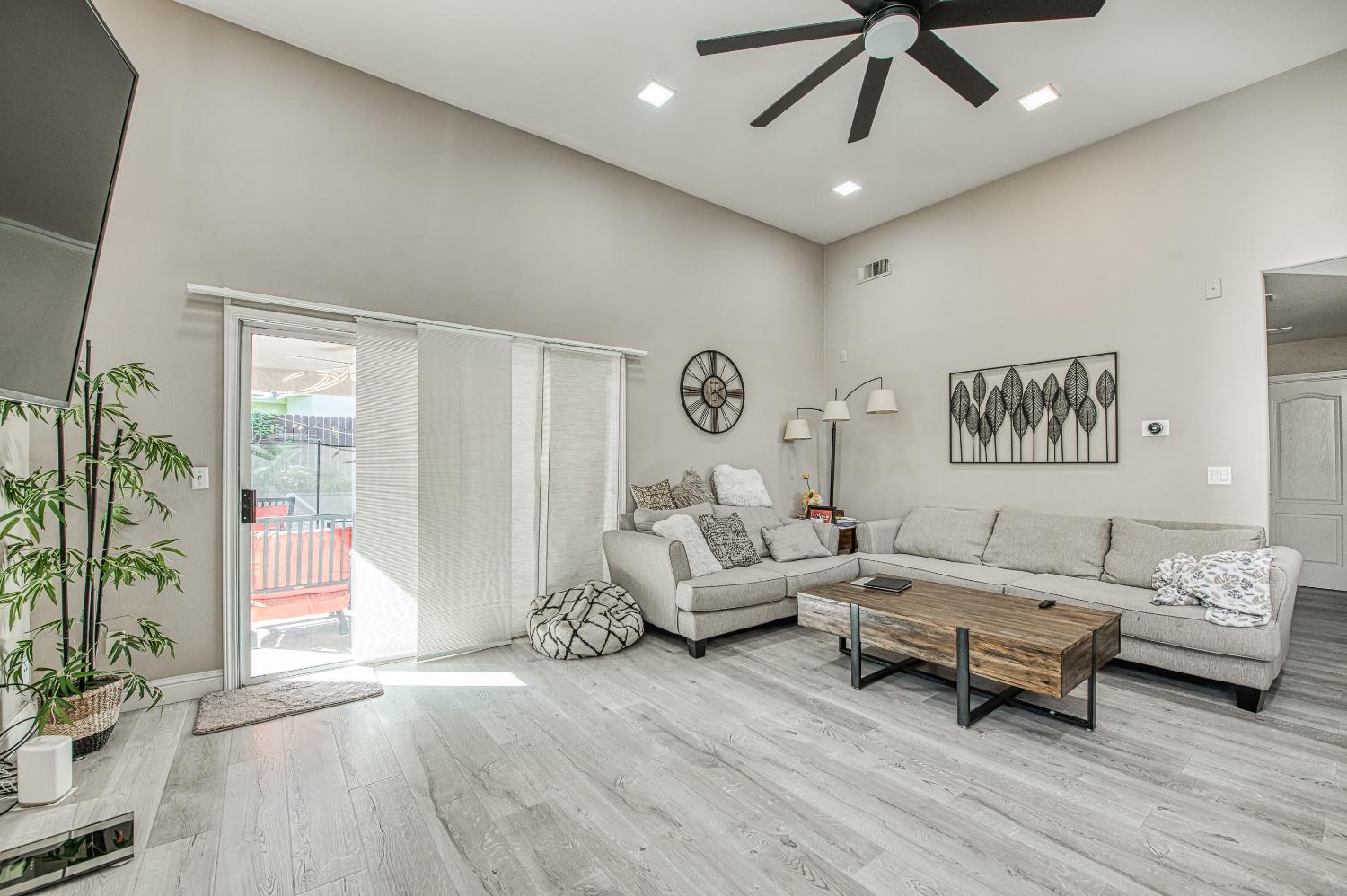 10373 N Baird Ave, Fresno, CA 93730