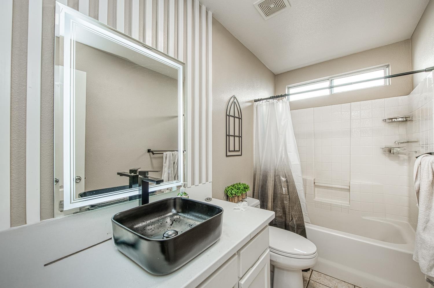 10373 N Baird Ave, Fresno, CA 93730