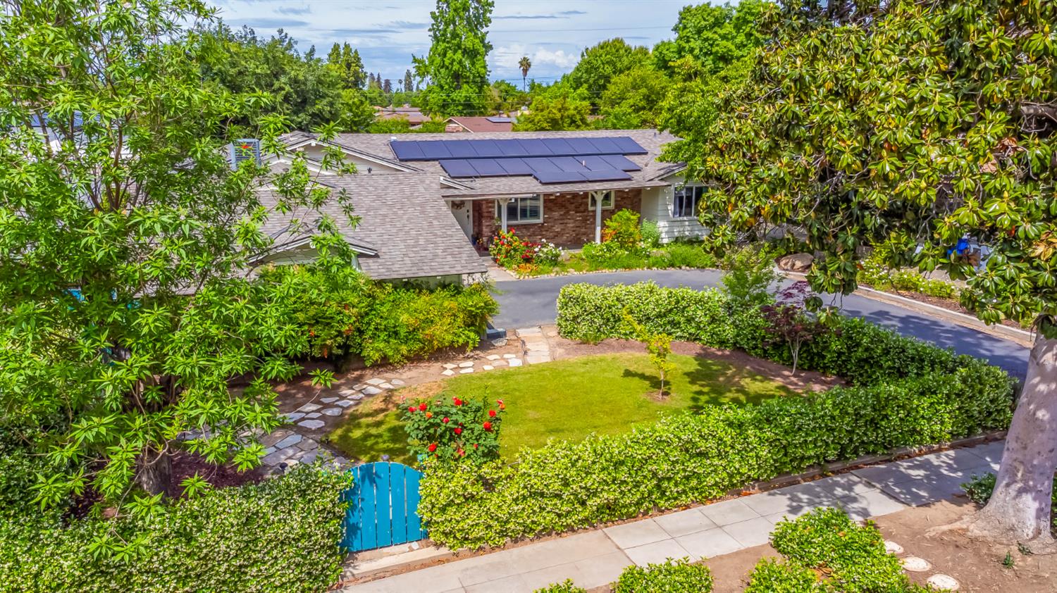 218 W Fountain Way, Fresno, CA 93705