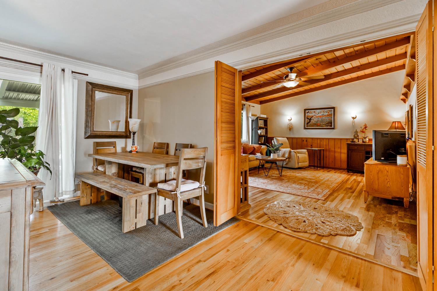 218 W Fountain Way, Fresno, CA 93705