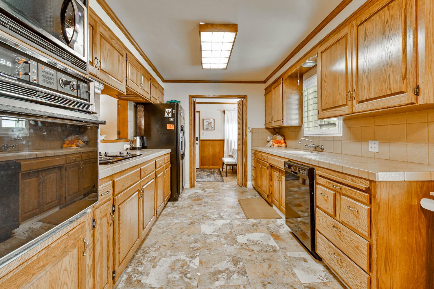 218 W Fountain Way, Fresno, CA 93705