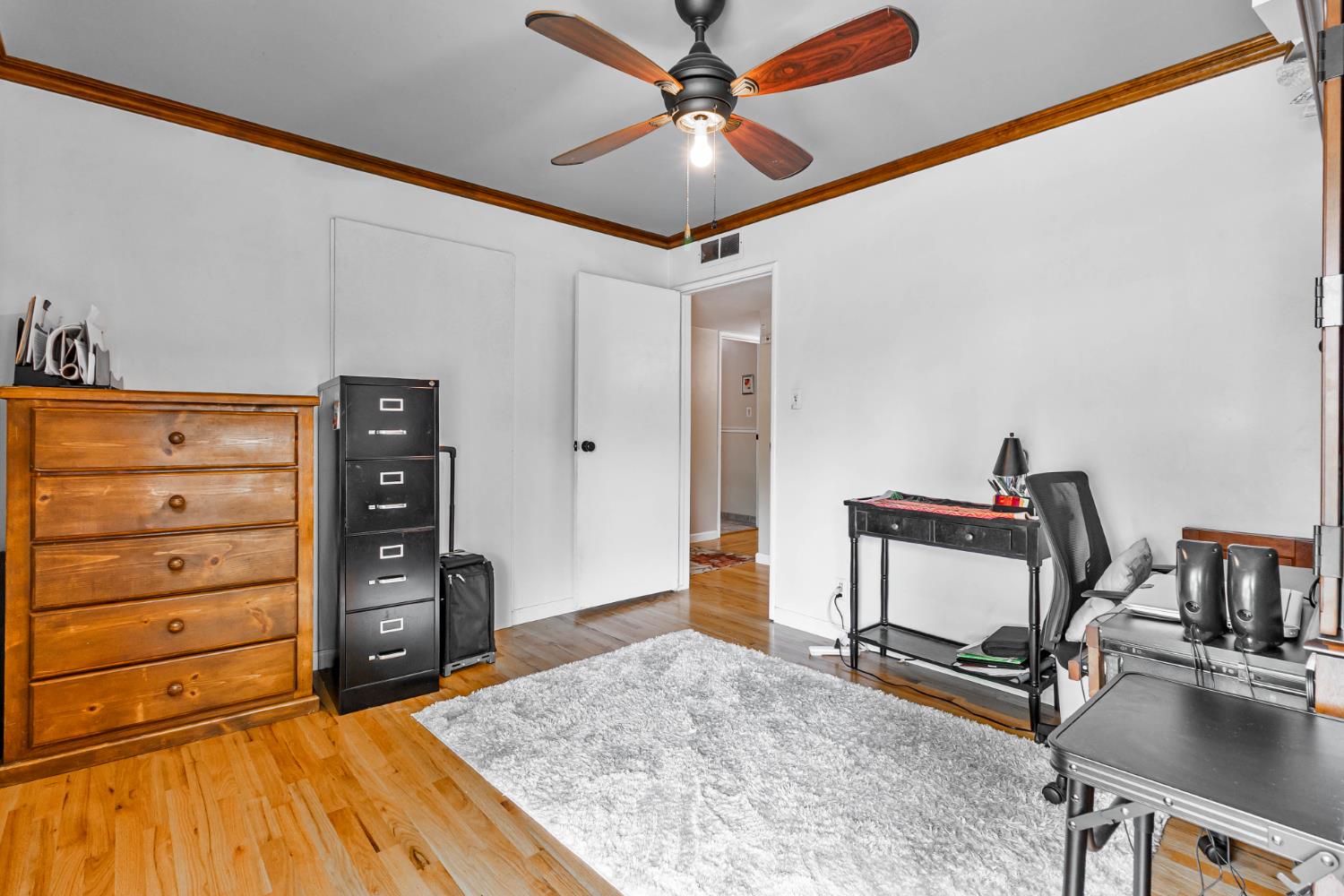 218 W Fountain Way, Fresno, CA 93705