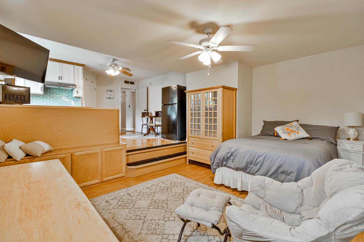 218 W Fountain Way, Fresno, CA 93705