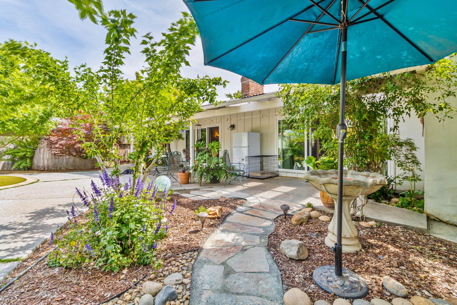 218 W Fountain Way, Fresno, CA 93705