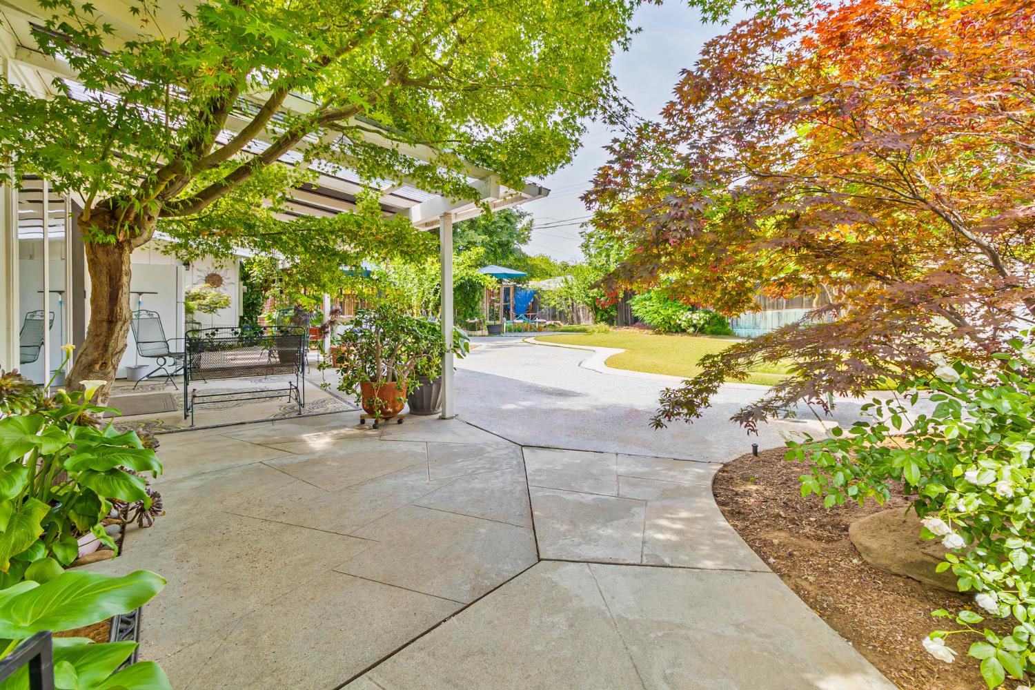 218 W Fountain Way, Fresno, CA 93705