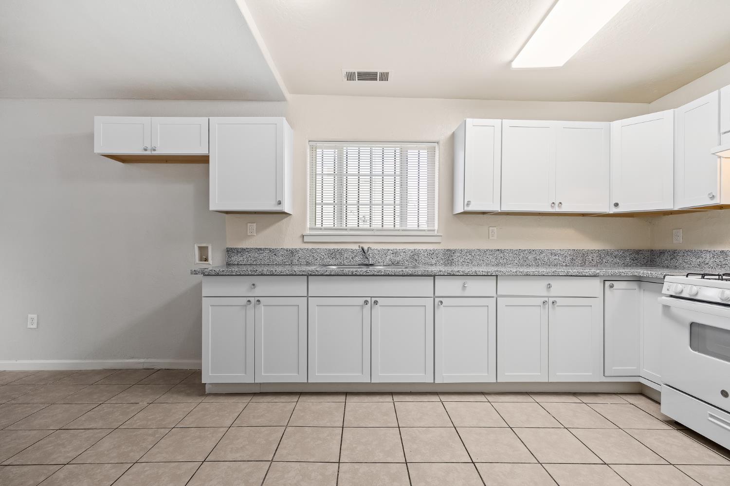 3323 E Tulare St, Fresno, CA 93702