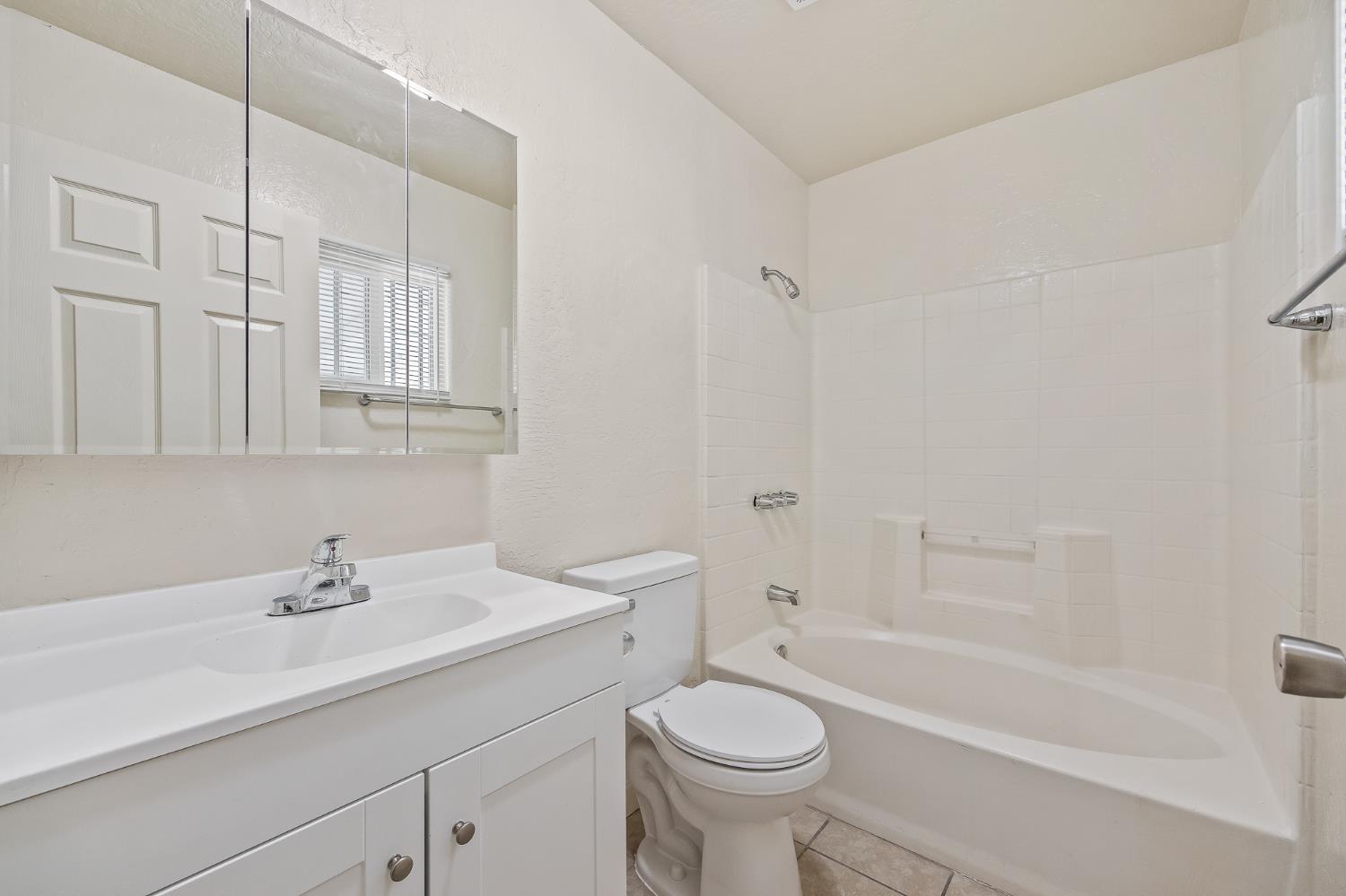 3323 E Tulare St, Fresno, CA 93702