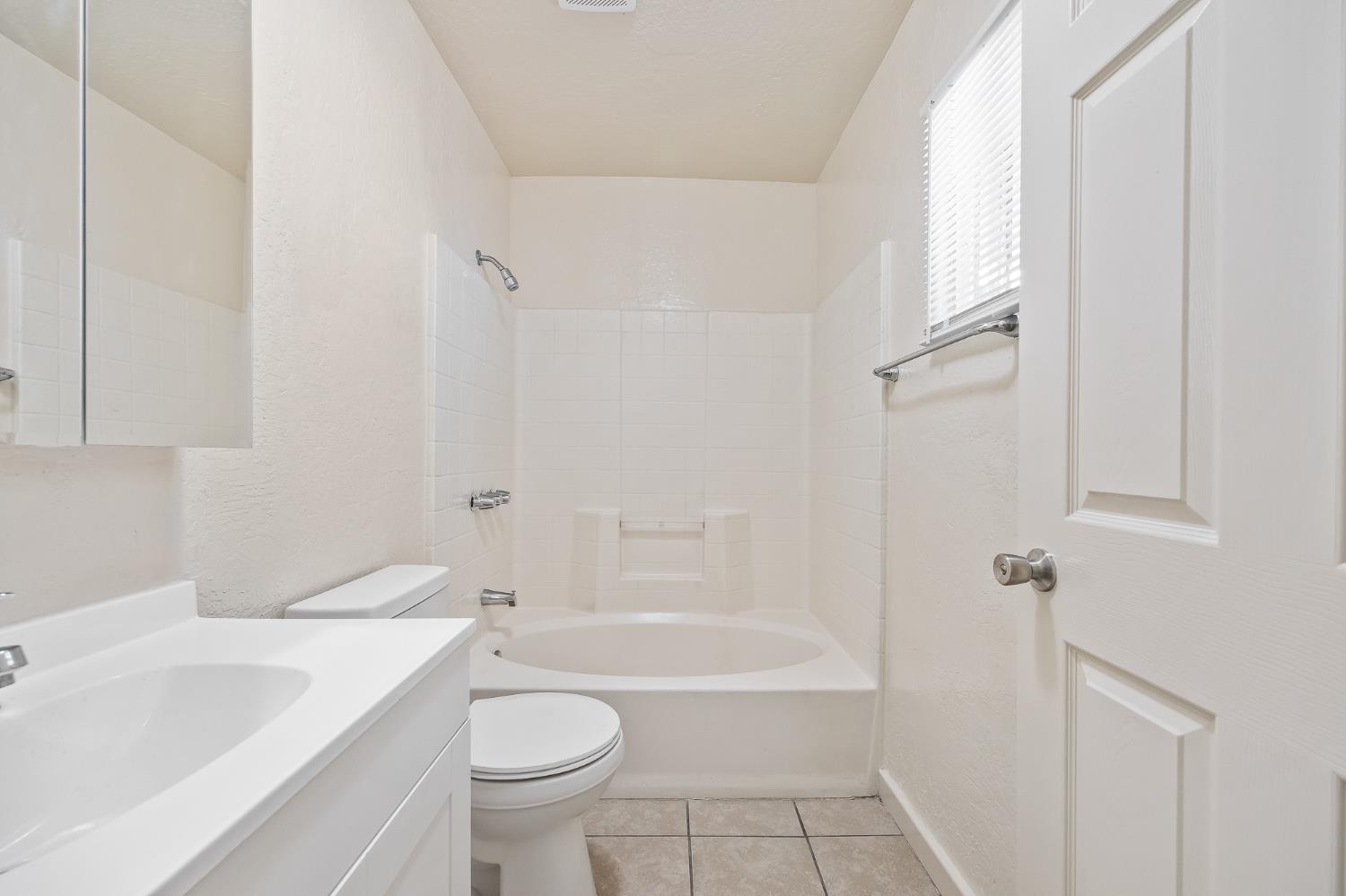 3323 E Tulare St, Fresno, CA 93702