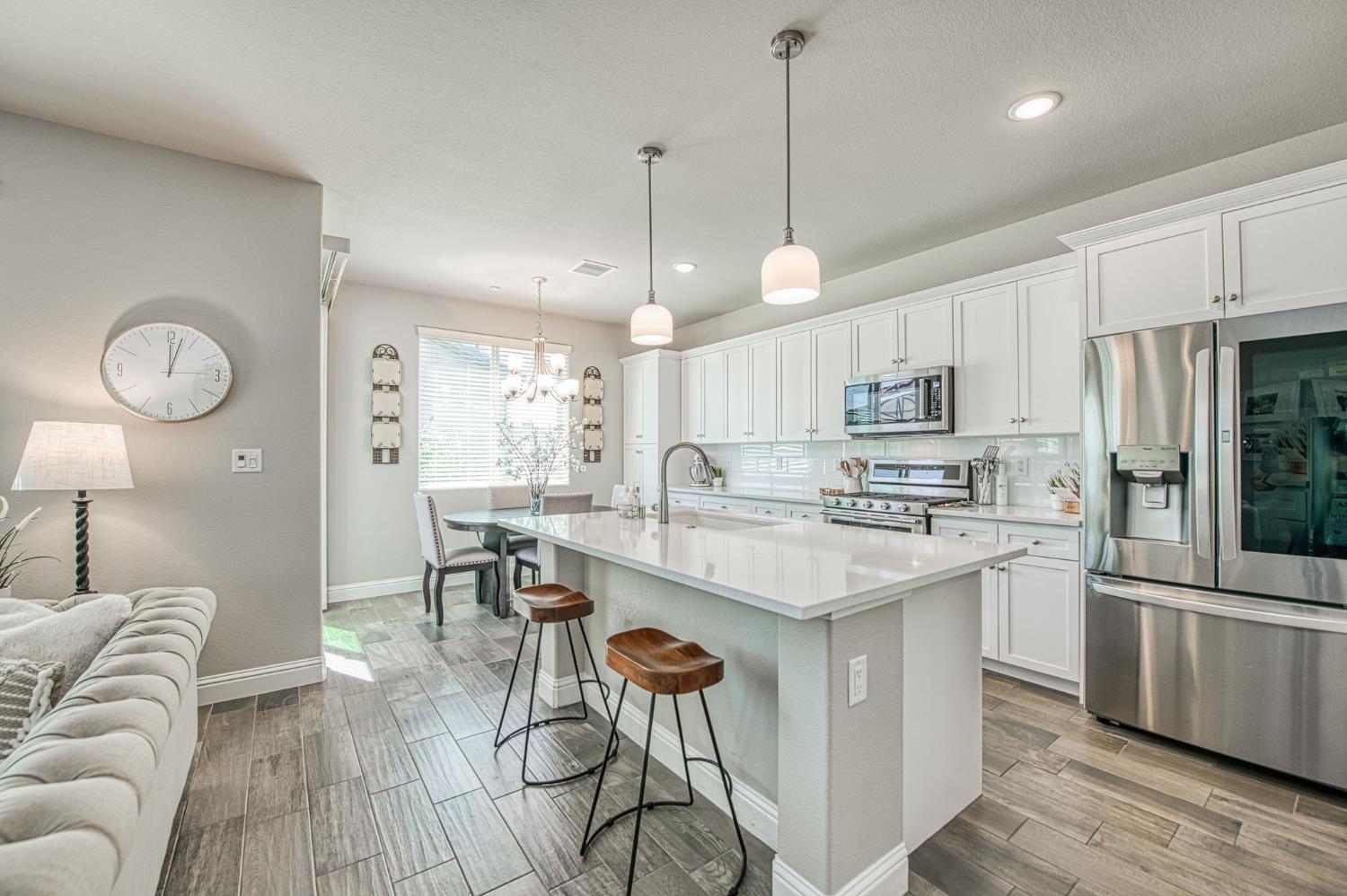 1453 E Via Viola Way, Fresno, CA 93730