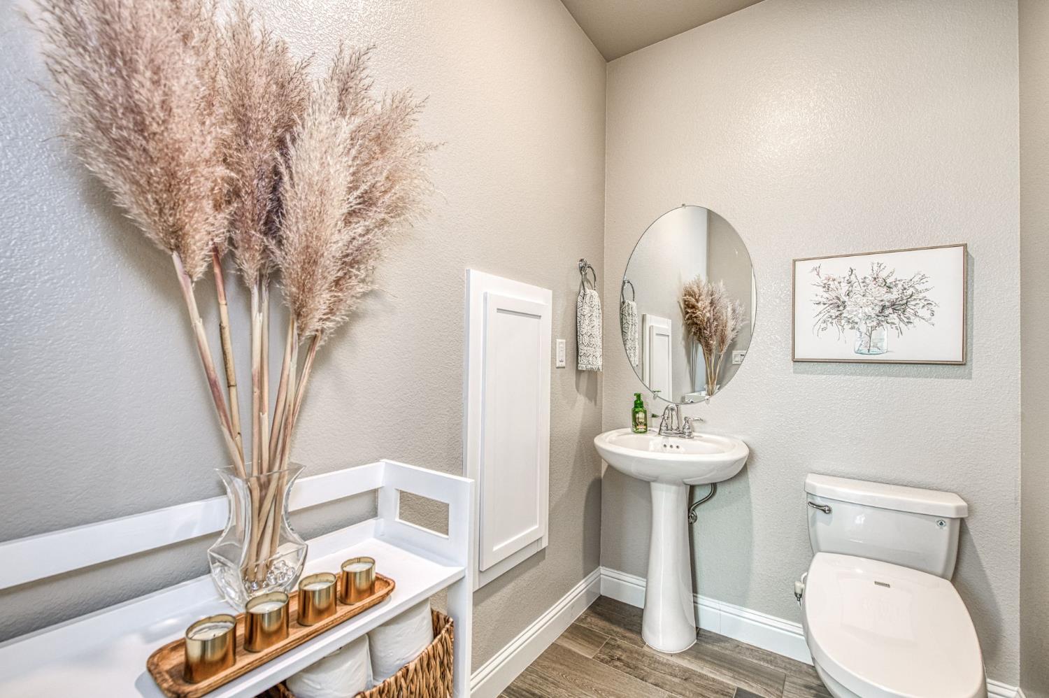 1453 E Via Viola Way, Fresno, CA 93730