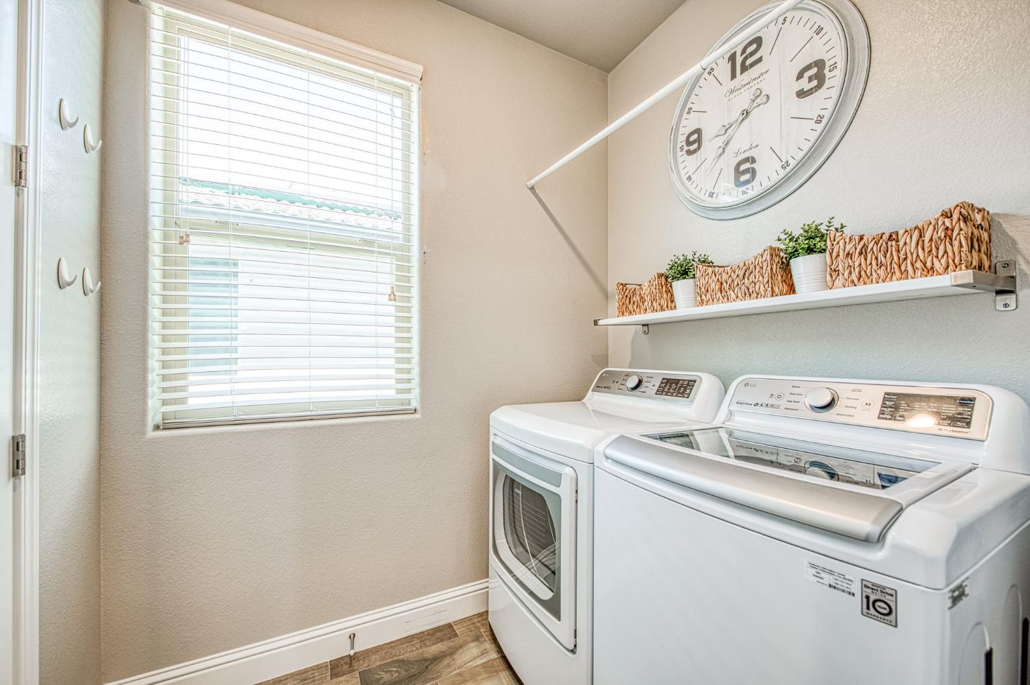 1453 E Via Viola Way, Fresno, CA 93730