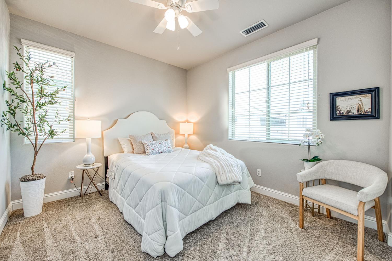 1453 E Via Viola Way, Fresno, CA 93730