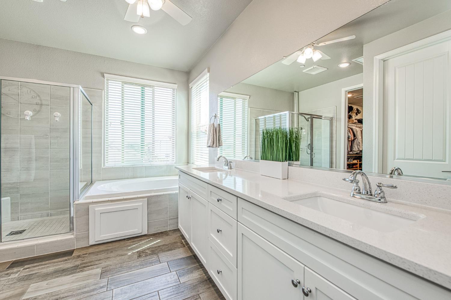 1453 E Via Viola Way, Fresno, CA 93730