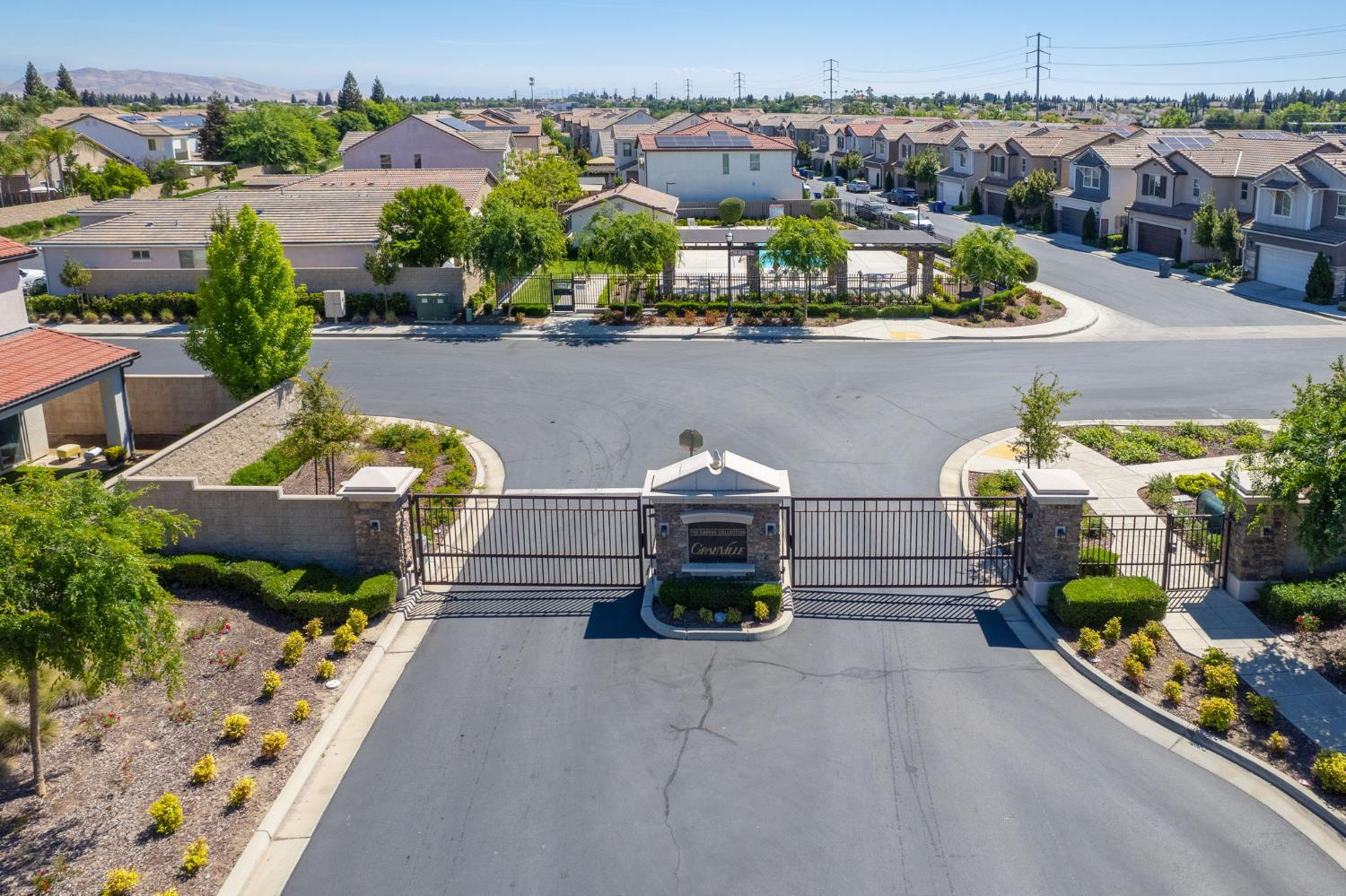 1453 E Via Viola Way, Fresno, CA 93730