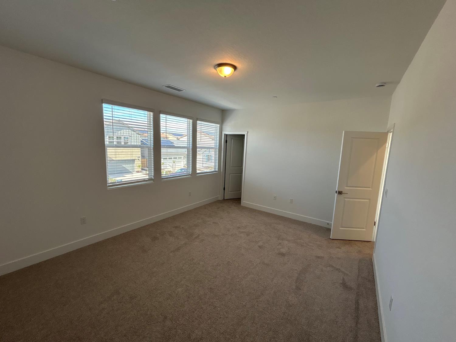 2813 E Corteza Dr, Fresno, CA 93730