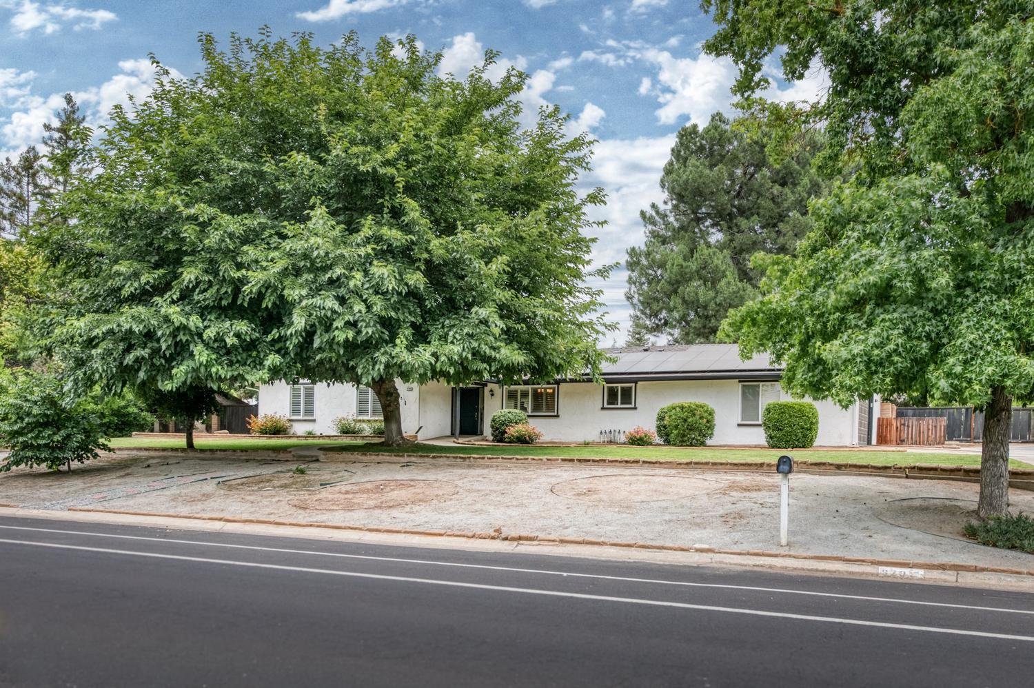 9796 N Millbrook Ave, Fresno, CA 93720