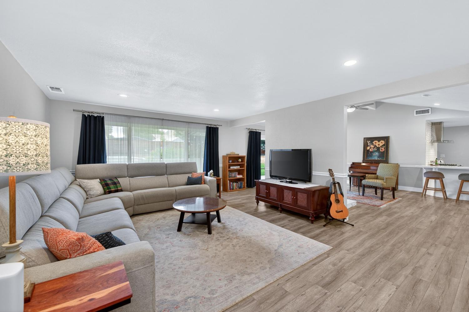 9796 N Millbrook Ave, Fresno, CA 93720