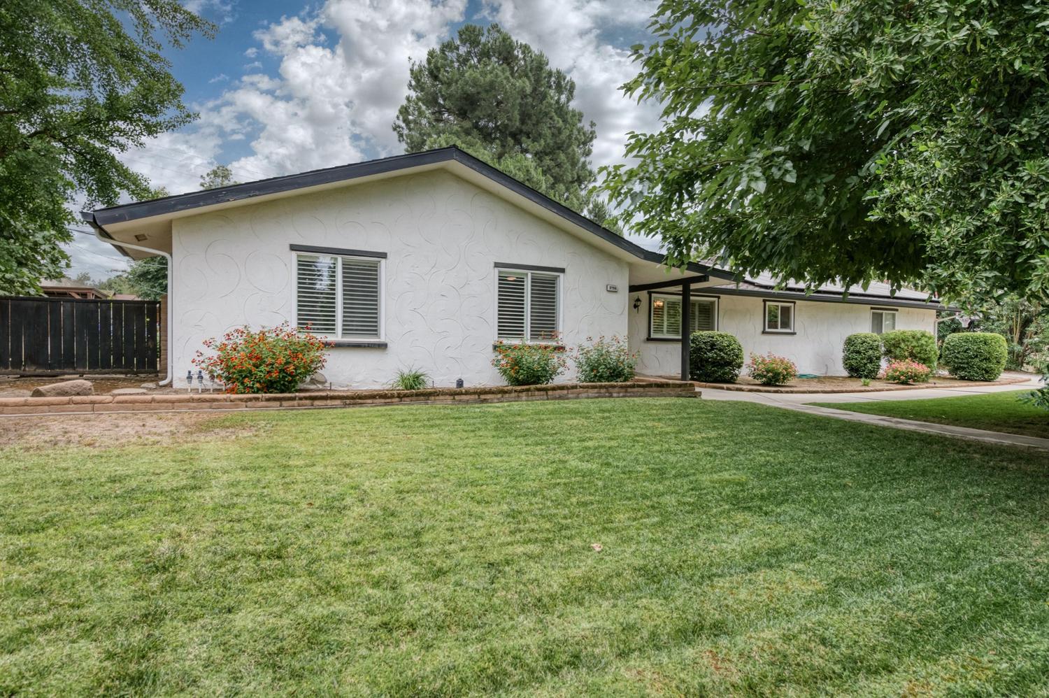9796 N Millbrook Ave, Fresno, CA 93720