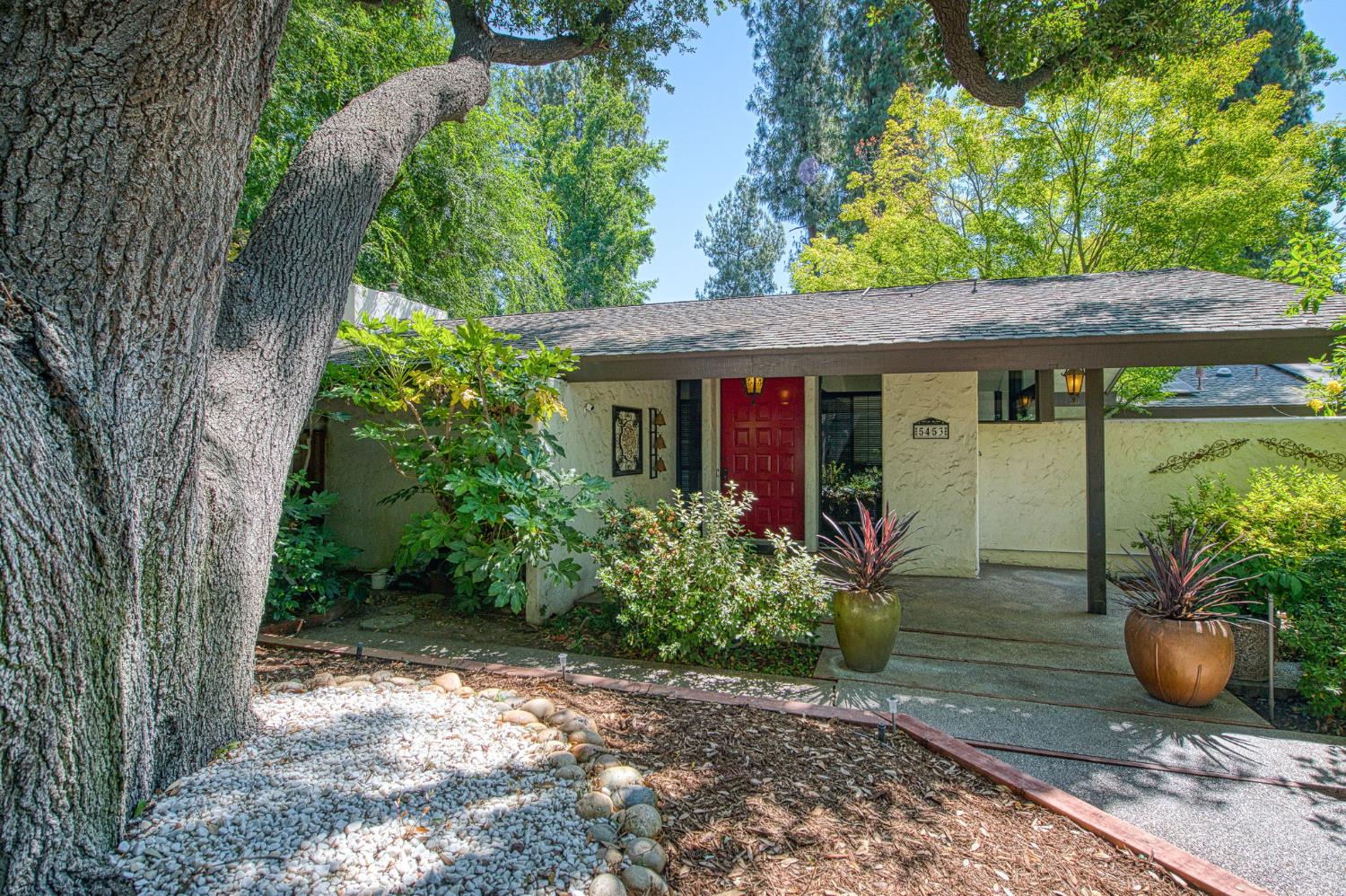 5453 N Brooks Ave, Fresno, CA 93711