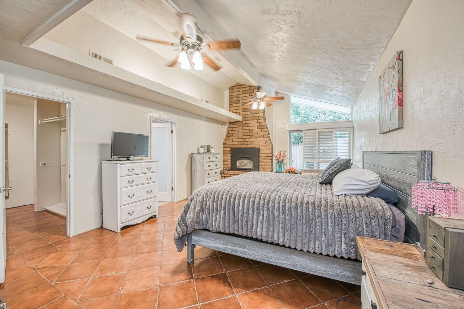 5453 N Brooks Ave, Fresno, CA 93711