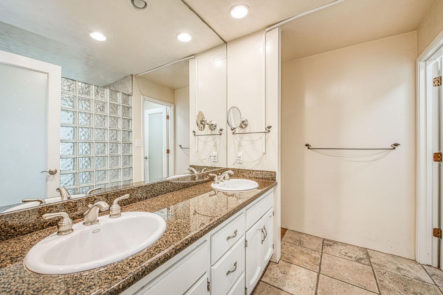5453 N Brooks Ave, Fresno, CA 93711