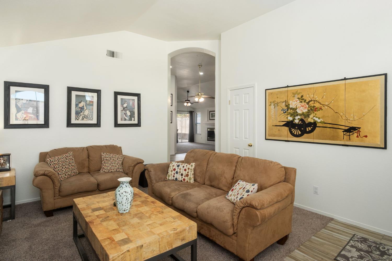 5682 W Sample Ave, Fresno, CA 93722