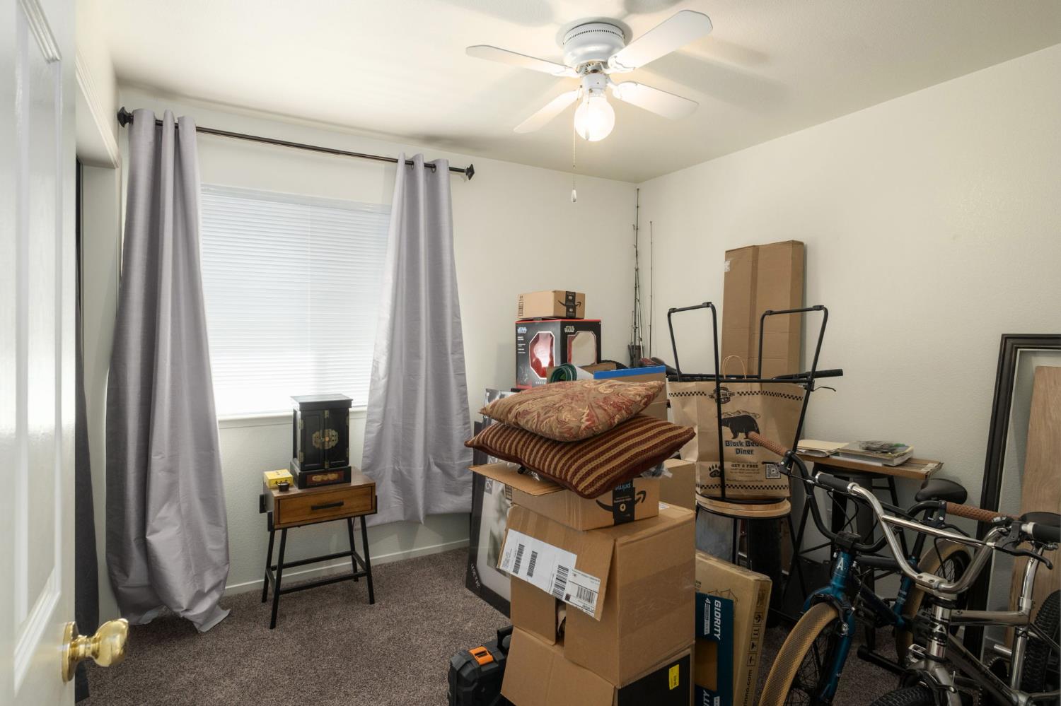 5682 W Sample Ave, Fresno, CA 93722