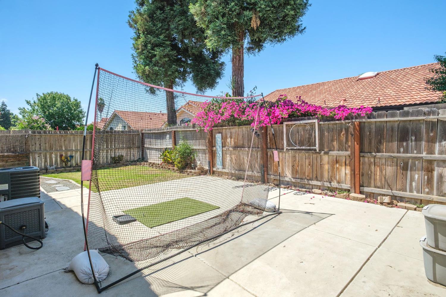 5682 W Sample Ave, Fresno, CA 93722