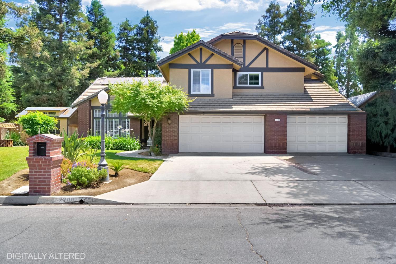 7208 N Antioch Ave, Fresno, CA 93722