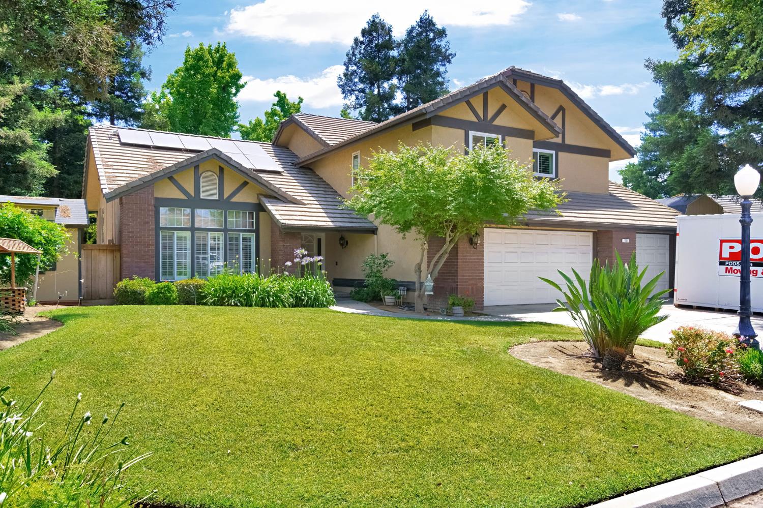 7208 N Antioch Ave, Fresno, CA 93722