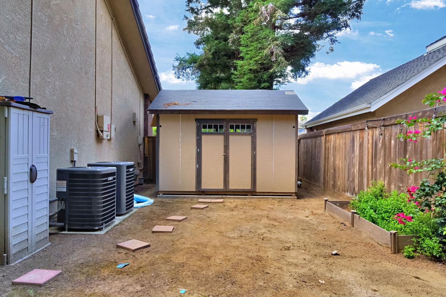 7208 N Antioch Ave, Fresno, CA 93722