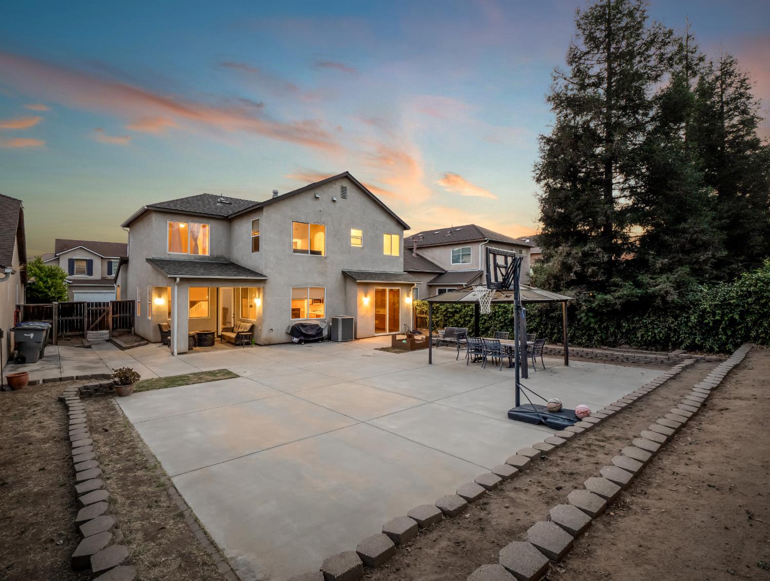 4056 W Pear Tree Ln, Fresno, CA 93722
