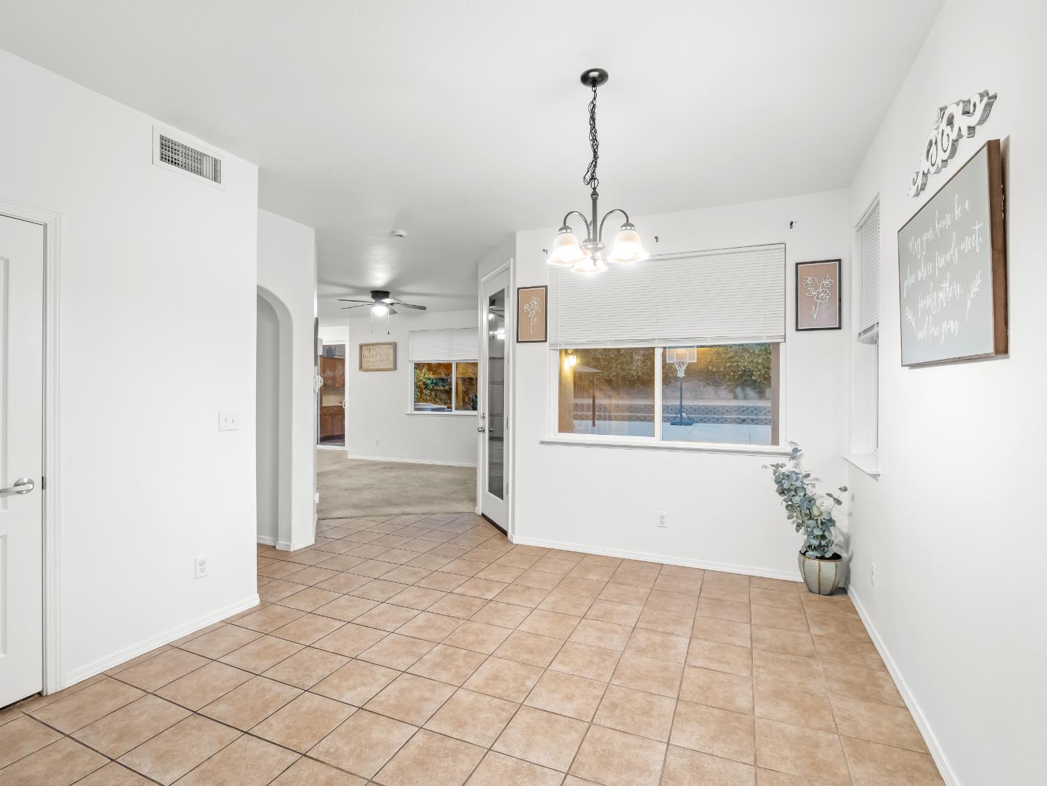 4056 W Pear Tree Ln, Fresno, CA 93722