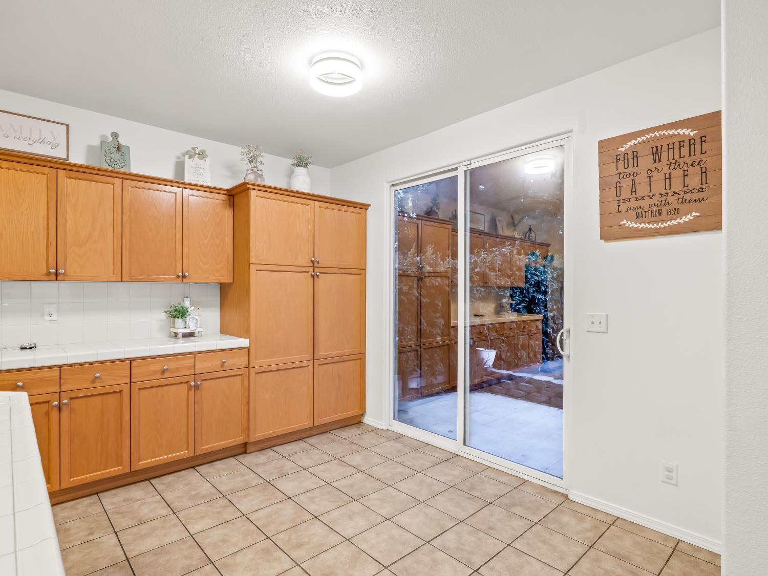 4056 W Pear Tree Ln, Fresno, CA 93722
