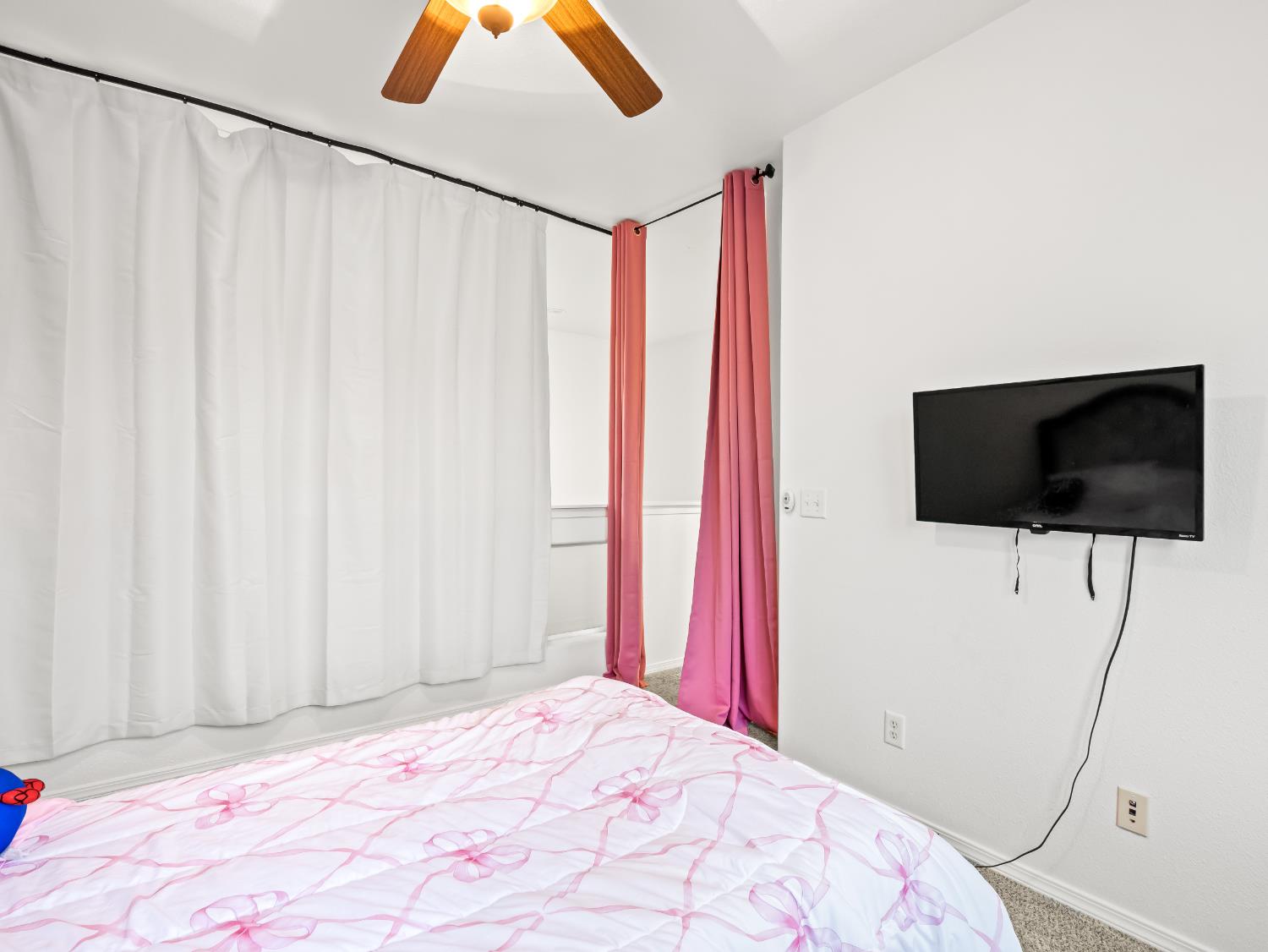 4056 W Pear Tree Ln, Fresno, CA 93722