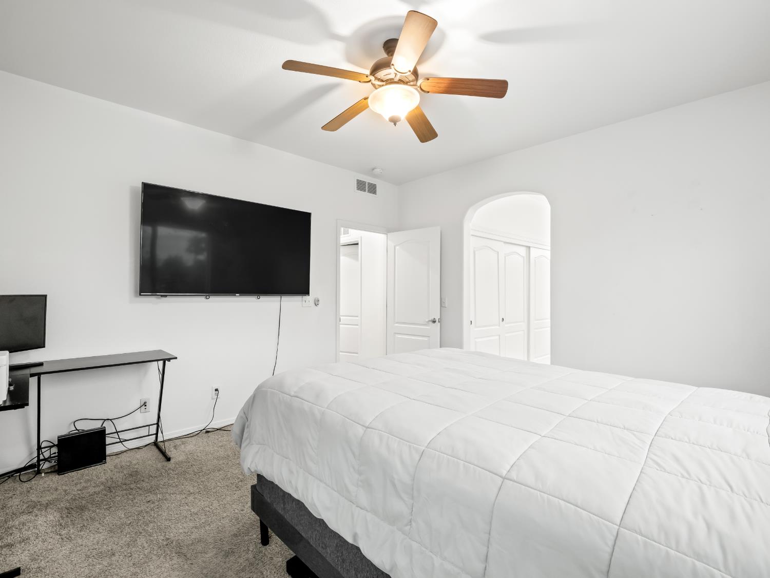 4056 W Pear Tree Ln, Fresno, CA 93722