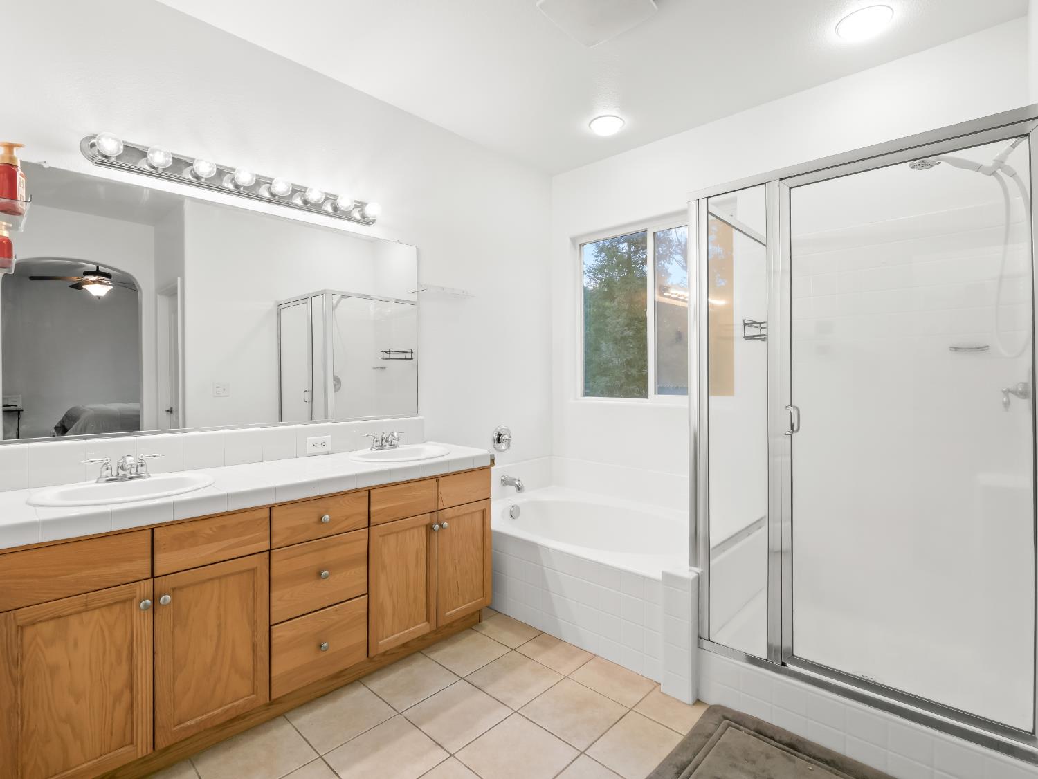 4056 W Pear Tree Ln, Fresno, CA 93722